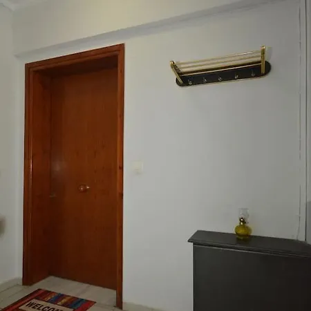 Andriannas Apartment-parking Lot Included פאטרה