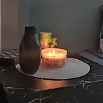 アパート Andriannas Apartment-parking Lot Included *