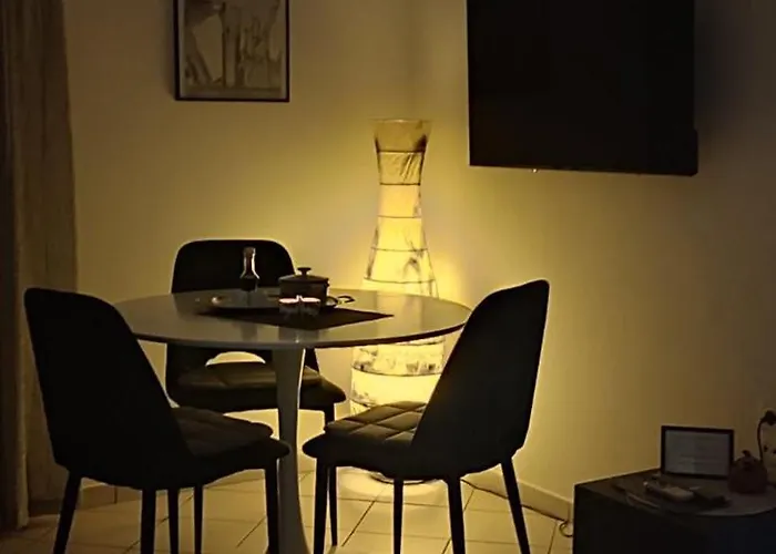 Andriannas Apartment-parking Lot Included Appartement *